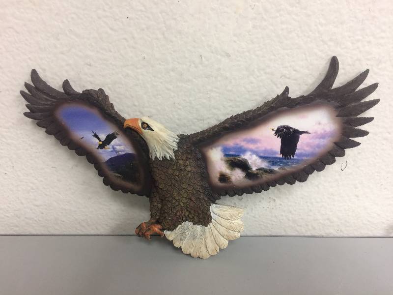 lot 7 image: Eagle Wall Hanging