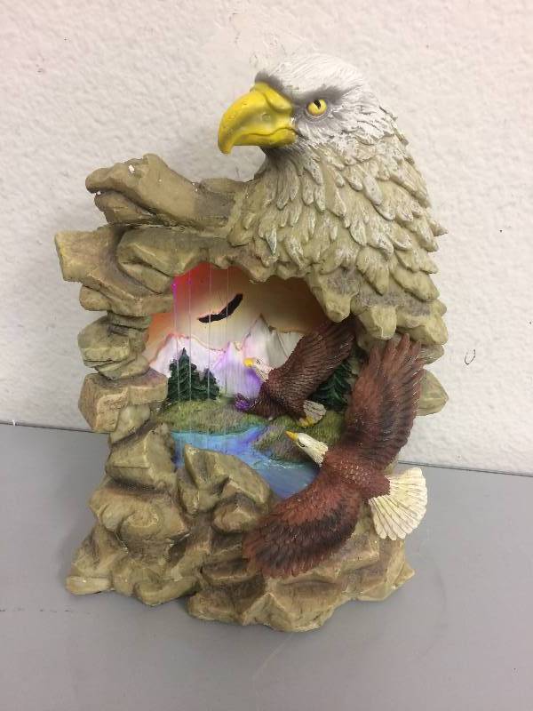 lot 19 image: Eagle Statue LightSound