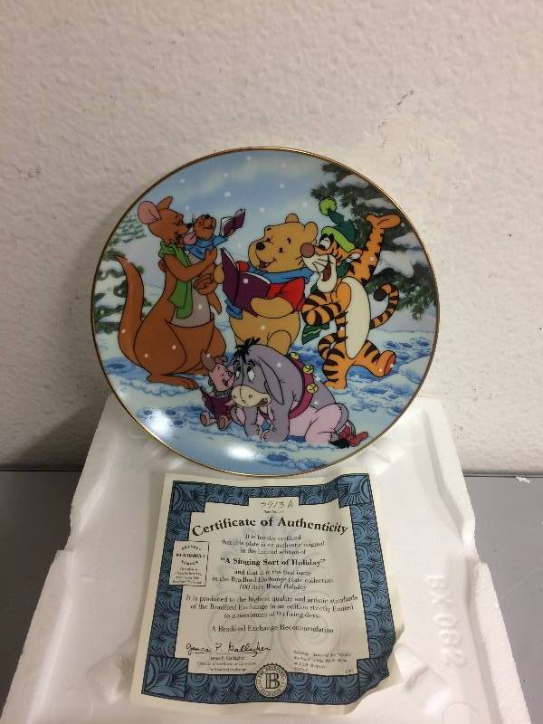 lot 42 image: Bradford Exchange A Singing Sort of Holiday