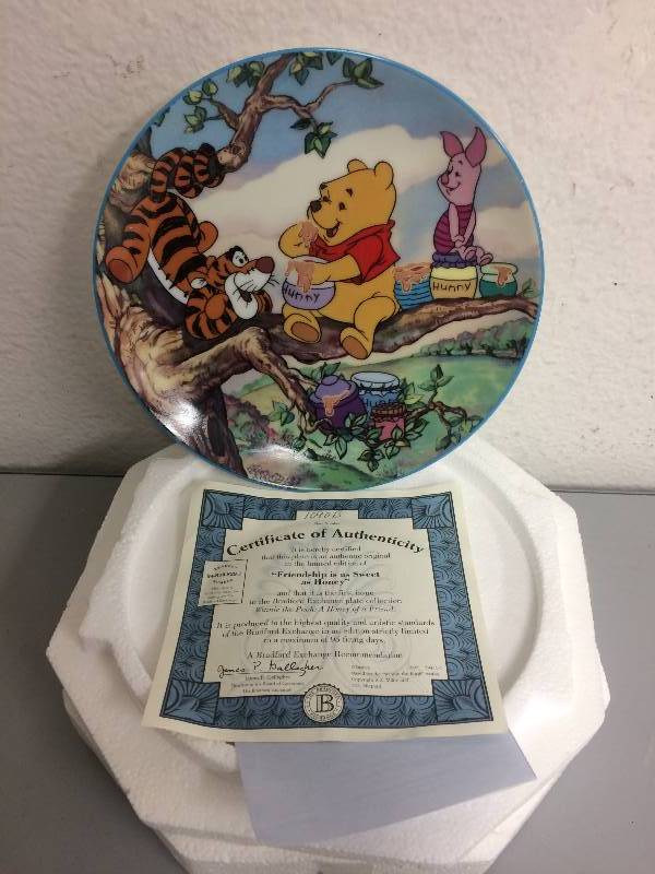 lot 44 image: Bradford Exchange Friendship Is As Sweet As Honey