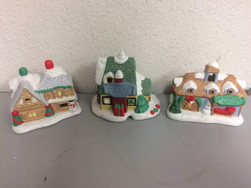 lot 47 image: Avon Santa Town Christmas Village