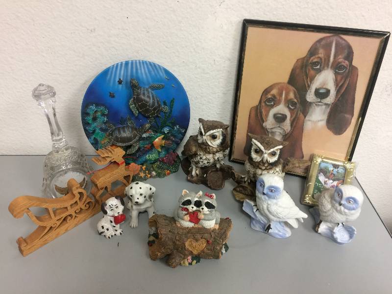 lot 48 image: Assorted Collectibles