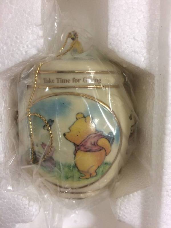 lot 51 image: Bradford Editions Classic Pooh Ornament Collection