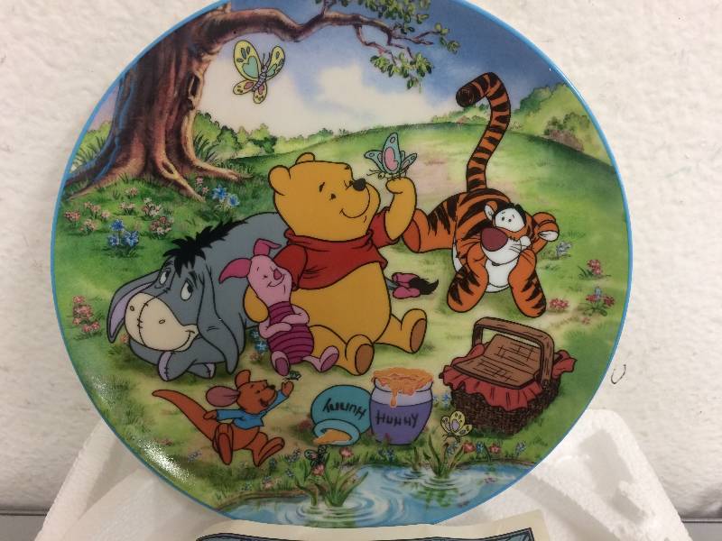 lot 52 image: Bradford Exchange Unbothered Times Plate