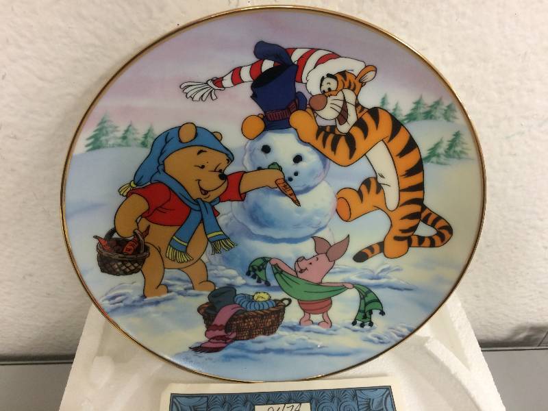 lot 54 image: Bradford Exchange Ho, Ho, Ho, For Snow Plate