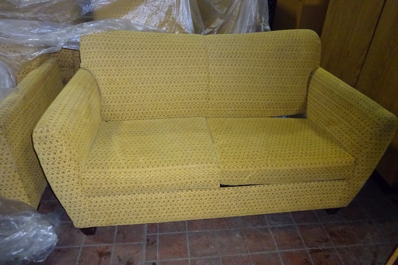 Cloth pull out couch