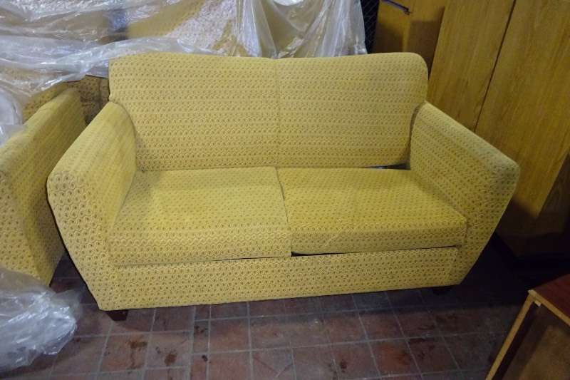 Cloth pull out couch