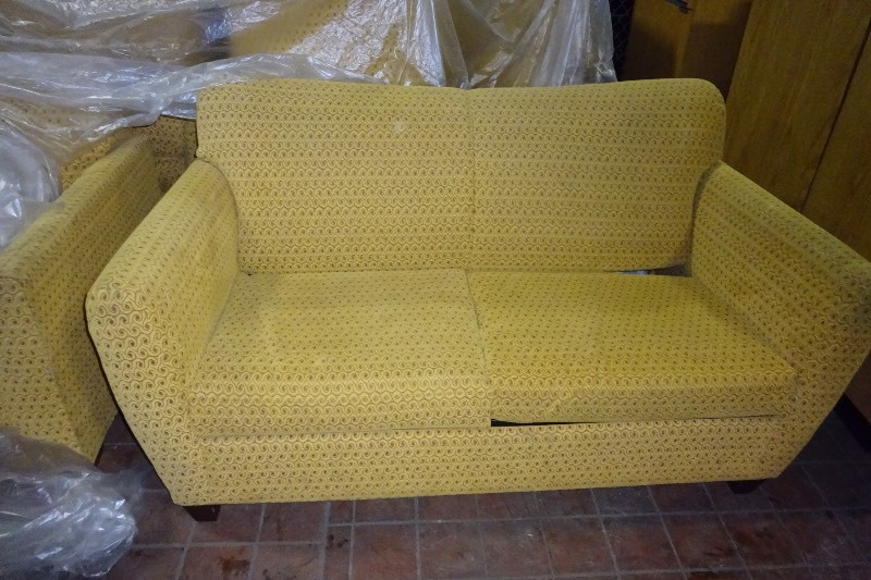 Cloth pull out couch