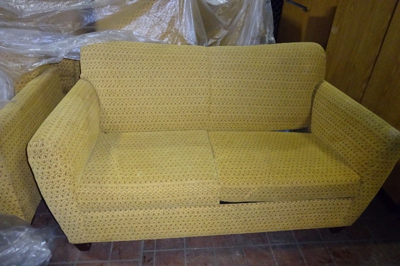 Cloth pull out couch