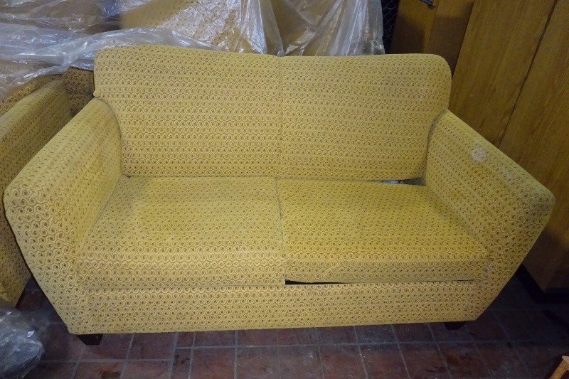 Cloth pull out couch