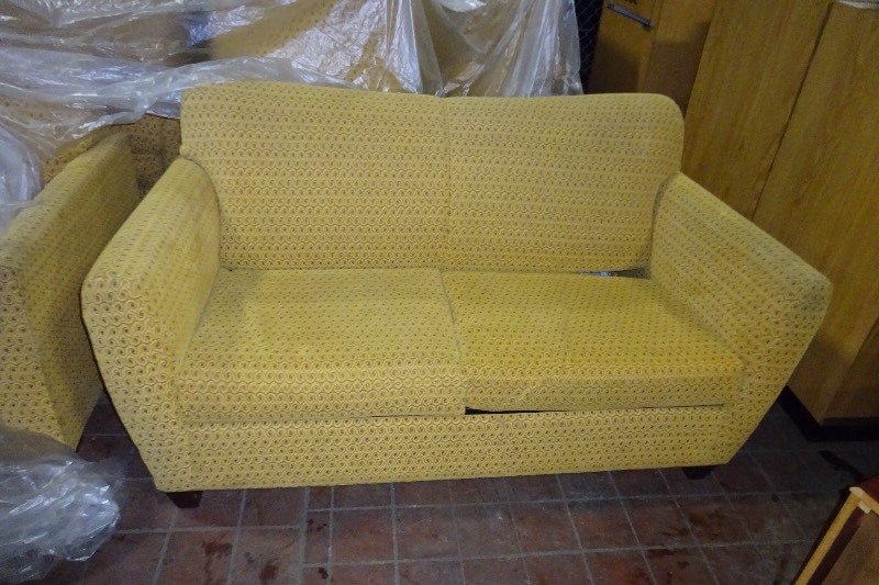Cloth pull out couch