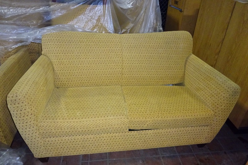 Cloth pull out couch