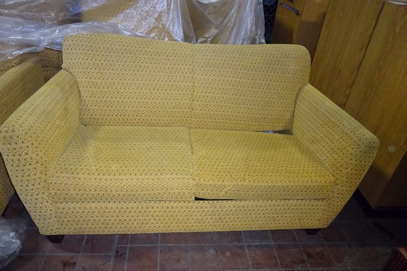 Cloth pull out couch