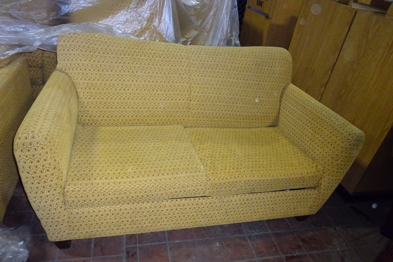 Cloth pull out couch