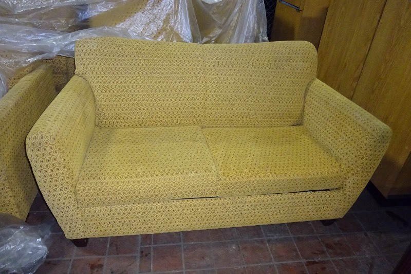 Cloth pull out couch