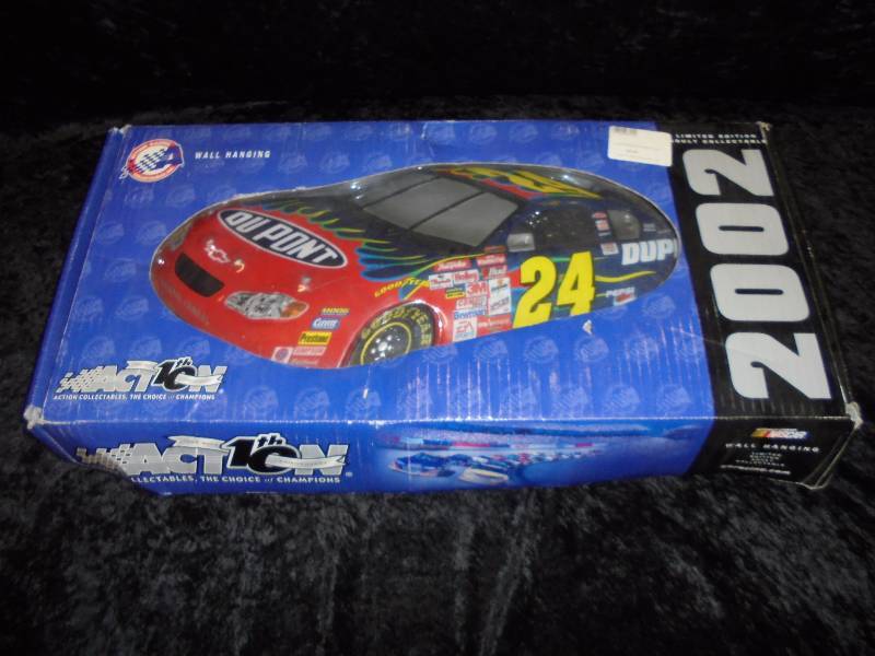 lot 2 image: Jeff Gordon #24 Limited Edition Wall Hanging, 19x8