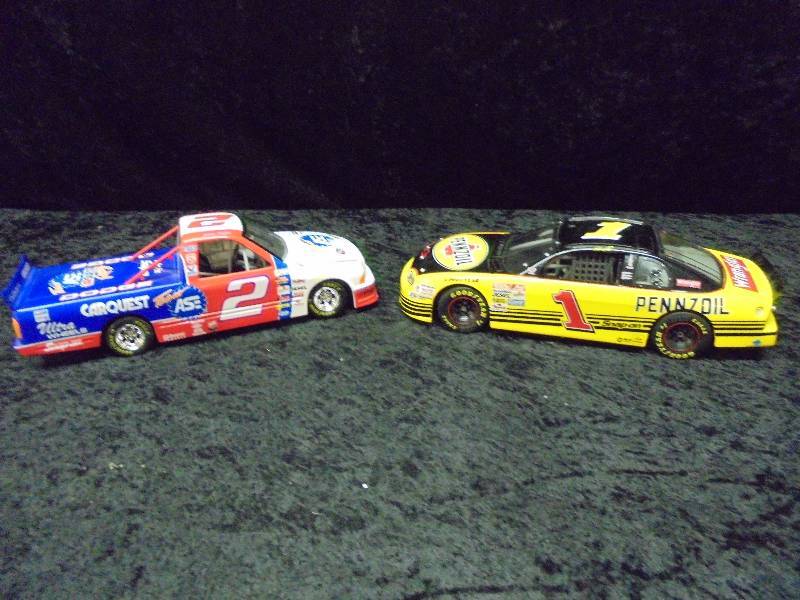 lot 11 image: Lot (2) 118 Diecast - Racing Champ #2 Dodge, Revell #1 Penzoil