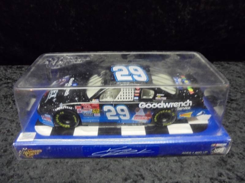 lot 16 image: Winners Circle 124 Diecast - #29 Goodwrench