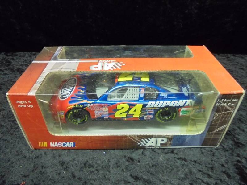 lot 22 image: Action 124 Diecast - #24 Jeff Gordon Dupont