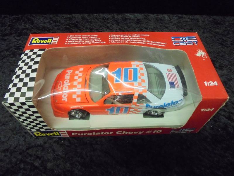lot 32 image: Revell 124 Diecast - #10 Purolator Chevy