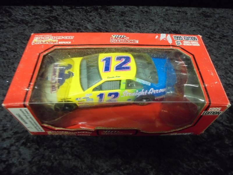 lot 39 image: Racing Champions 124 - #12 Straight Arrow, Derrike Cope