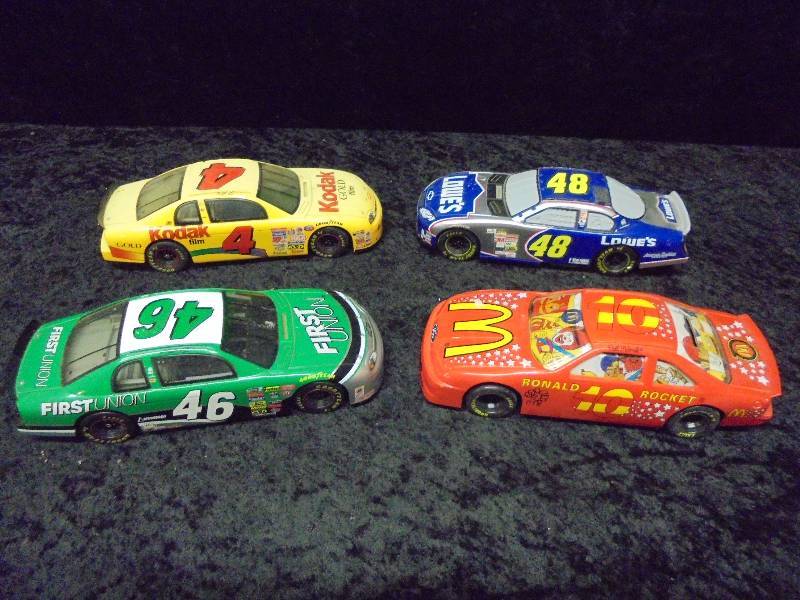 lot 59 image: Lot - (4) 118 Diecasts, #46, #10, #4,  #48 is Plastic, #10 is a Bank