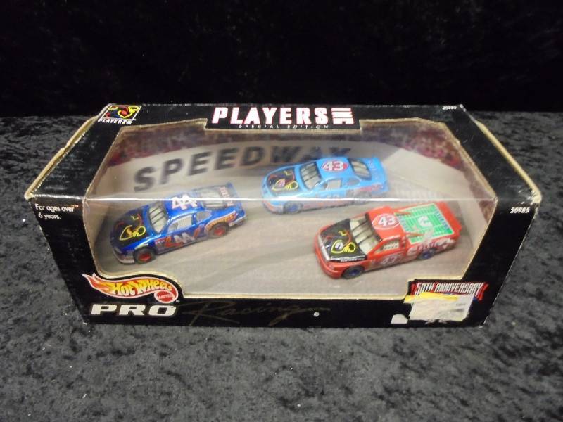 lot 65 image: Hot Wheels Pro Racing Set