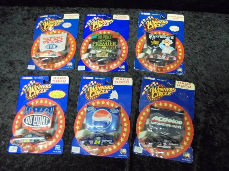 lot 68 image: Lot - Misc Winners Circles 164 Diecasts