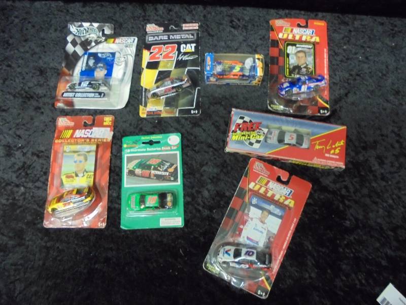 lot 70 image: Lot - Misc NASCAR 164 Diecasts