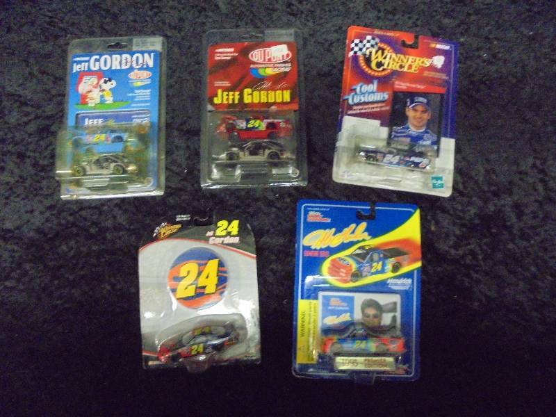 lot 71 image: Lot -Misc Jeff Gordon 164 Diecasts