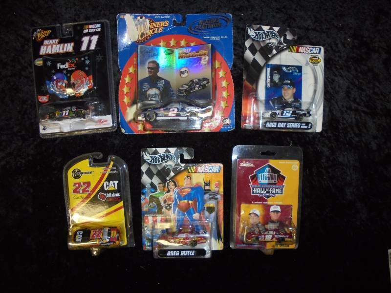 lot 76 image: Lot - Misc Winners Circle 164 Diecasts
