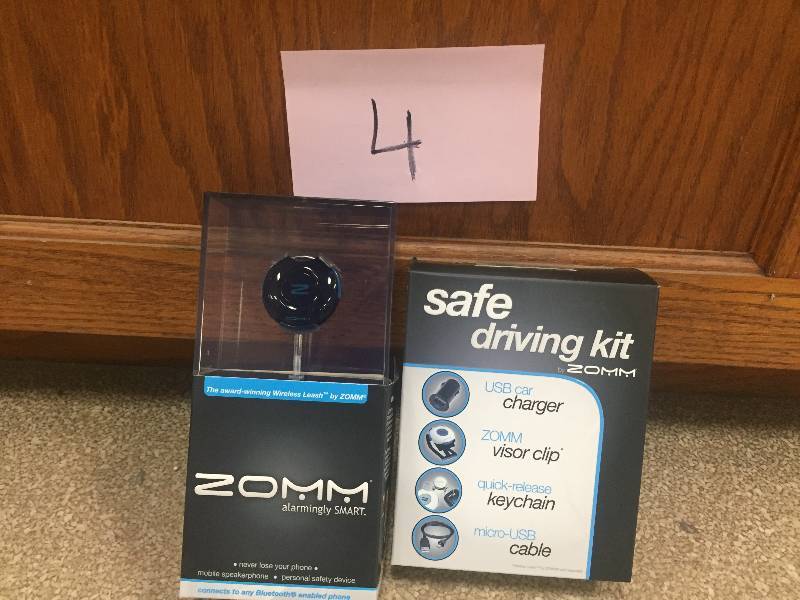 lot 4 image: ZOMM Bluetooth Hands-free Speakerphone - Black New