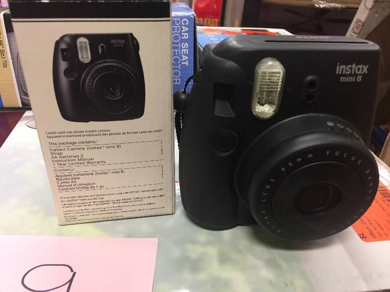 lot 39 image: Fujifilm Instax Mini 8 Never used