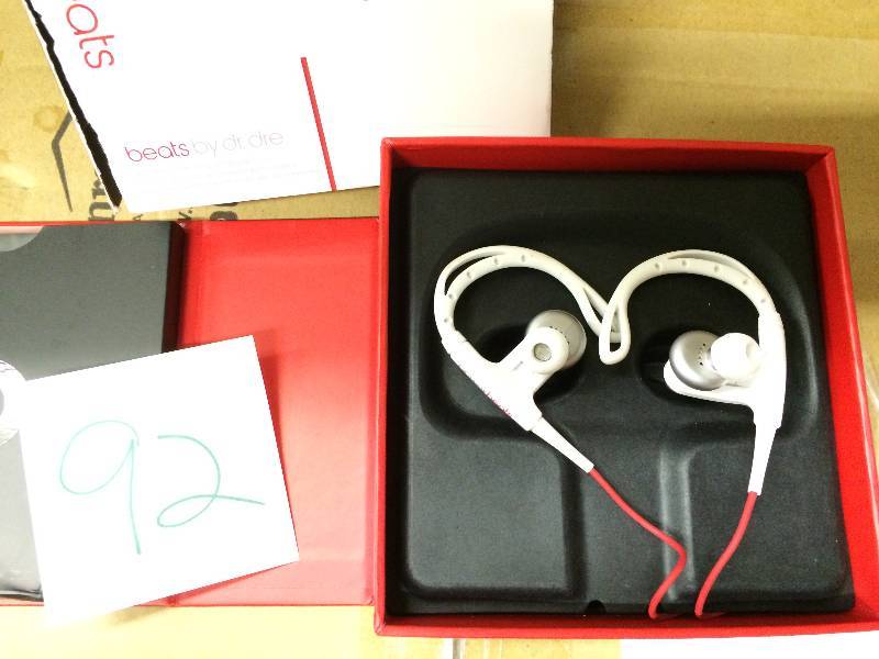 lot 92 image: Powerbeats in Like New Condition