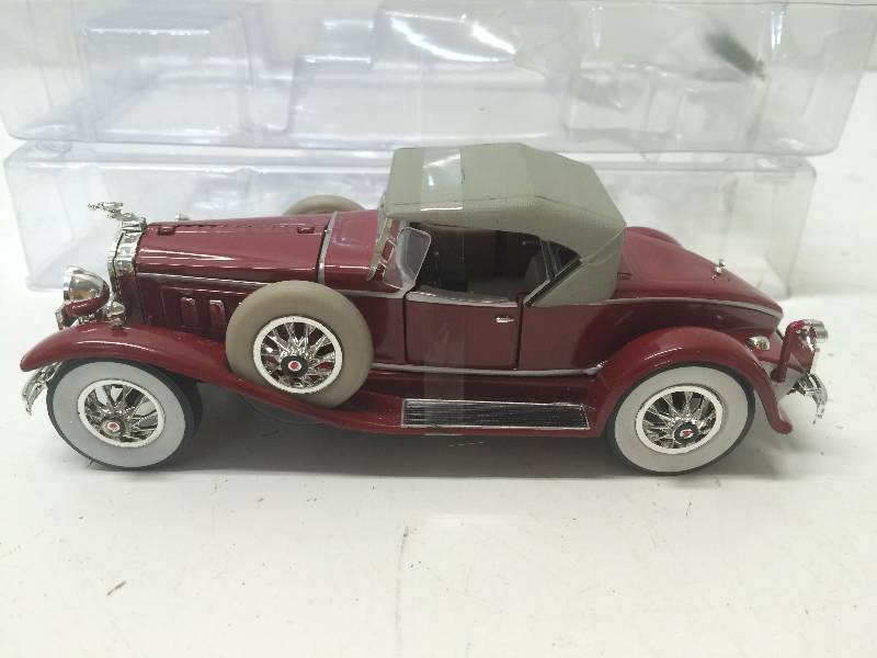 lot 67 image: 1930 Packard Lebaron
