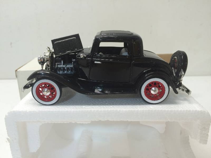 lot 17 image: 1932 Ford 3-Window Coupe