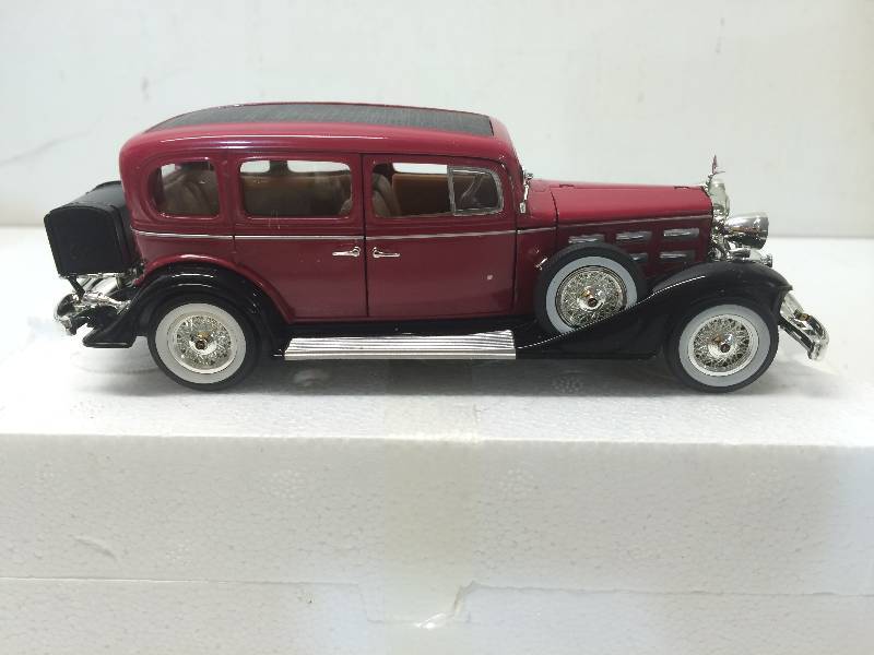 lot 33 image: 1933 Cadillac 355C
