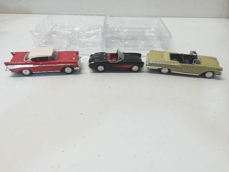 lot 37 image: Set of 3 Die Cast Cars