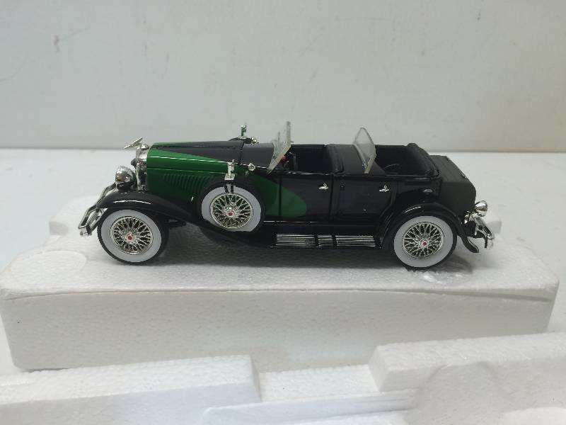 lot 41 image: 1934 Duesenberg