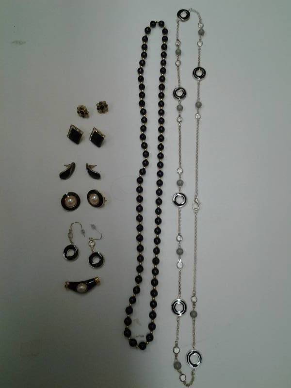 lot 5 image: Lot Of Assorted Black Jewelry