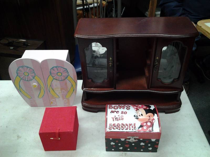 lot 20 image: Lot Of Assorted Jewelry Boxes