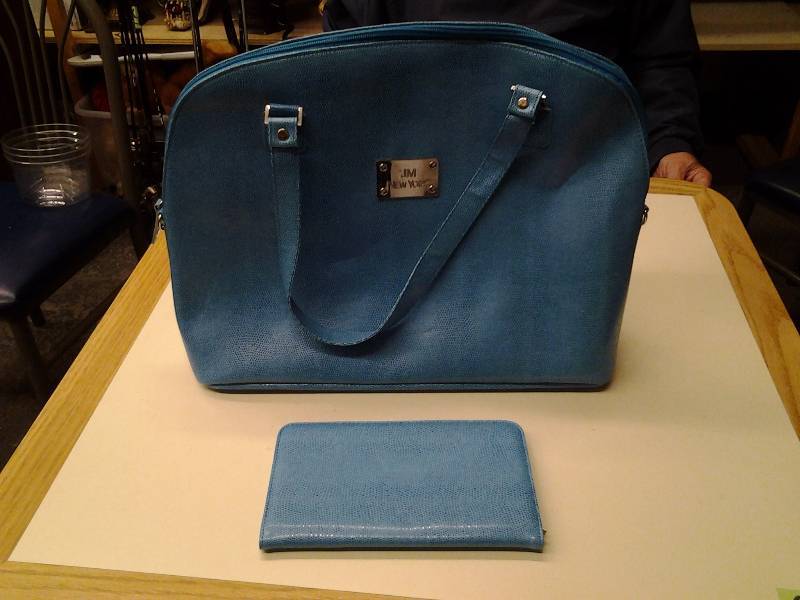 lot 25 image: JM New York Tote & Accessories