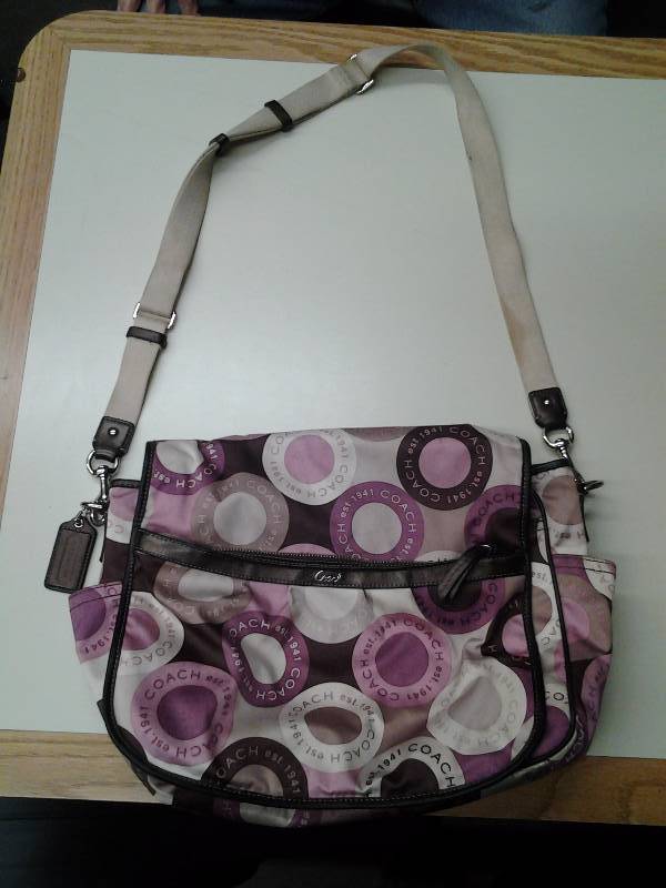 lot 27 image: Authentic COACH Tote