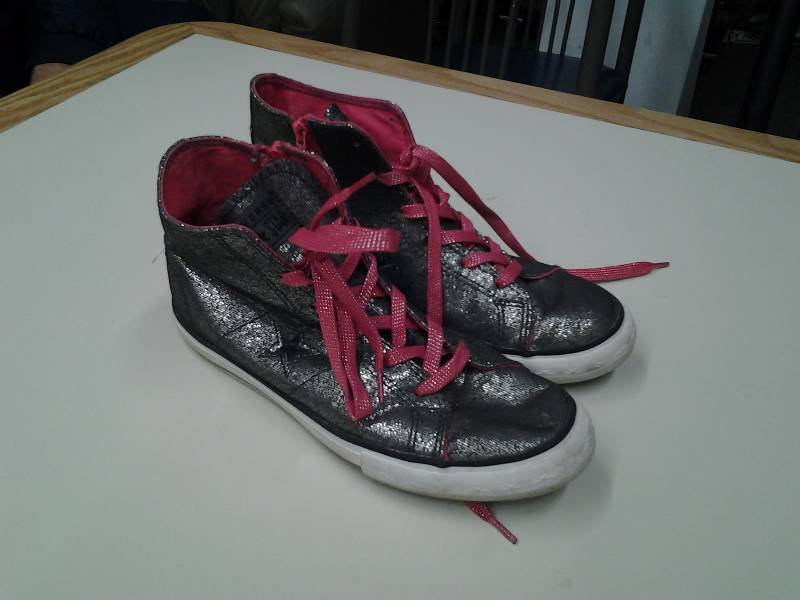 lot 42 image: Converse Metallic High Top Size 4