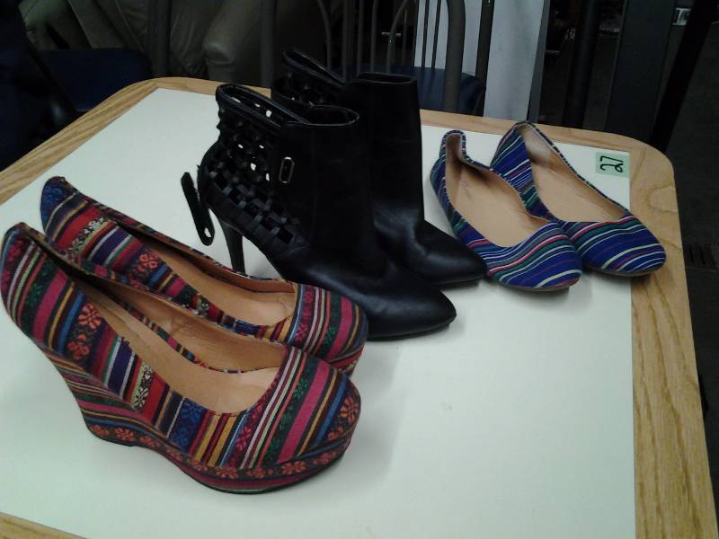 lot 43 image: 3 Pair Shoes Size 7 12