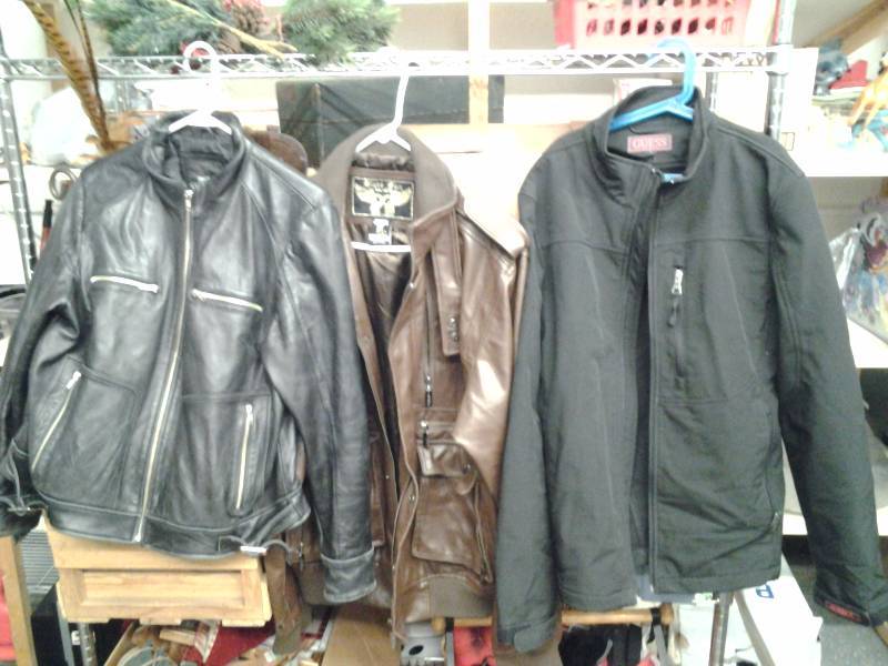 lot 52 image: 3-Mens Jackets