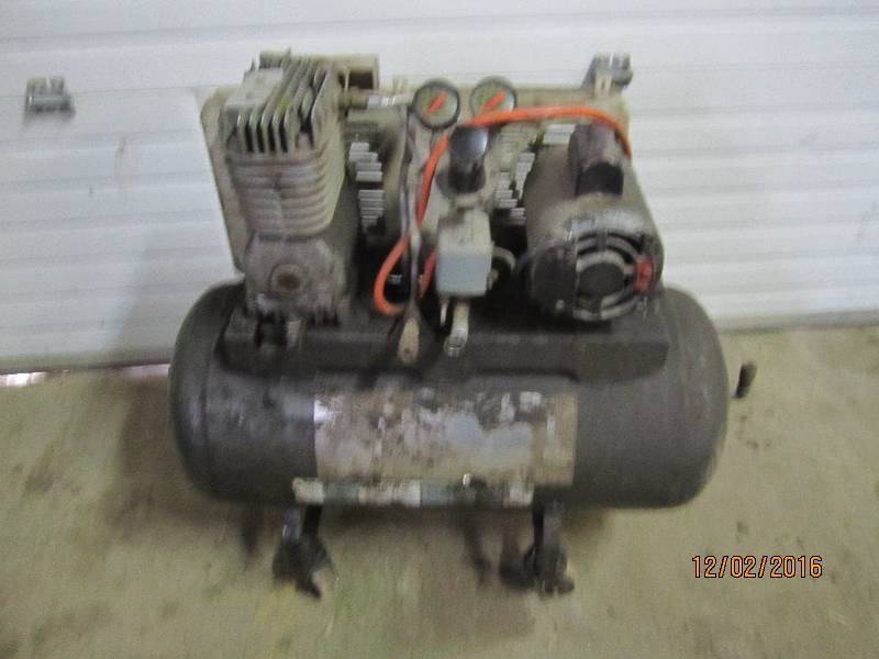 Large capacity air compressor, work...