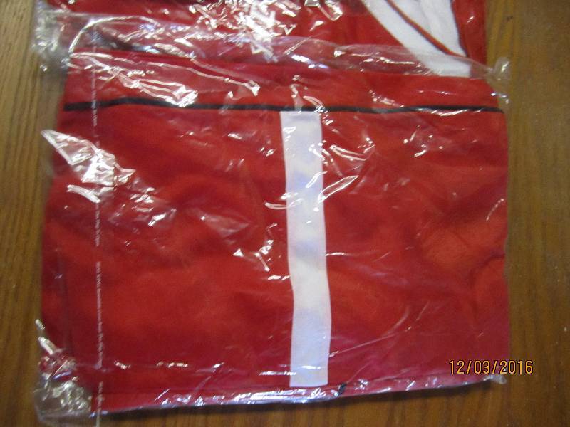 2 red jerseys and pants size XL...