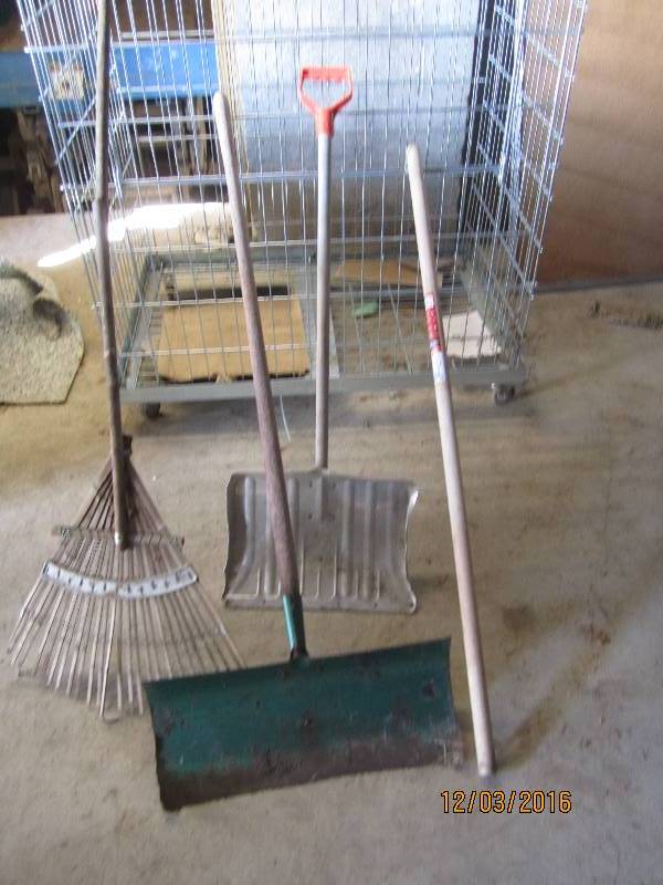 Lot od shovels...