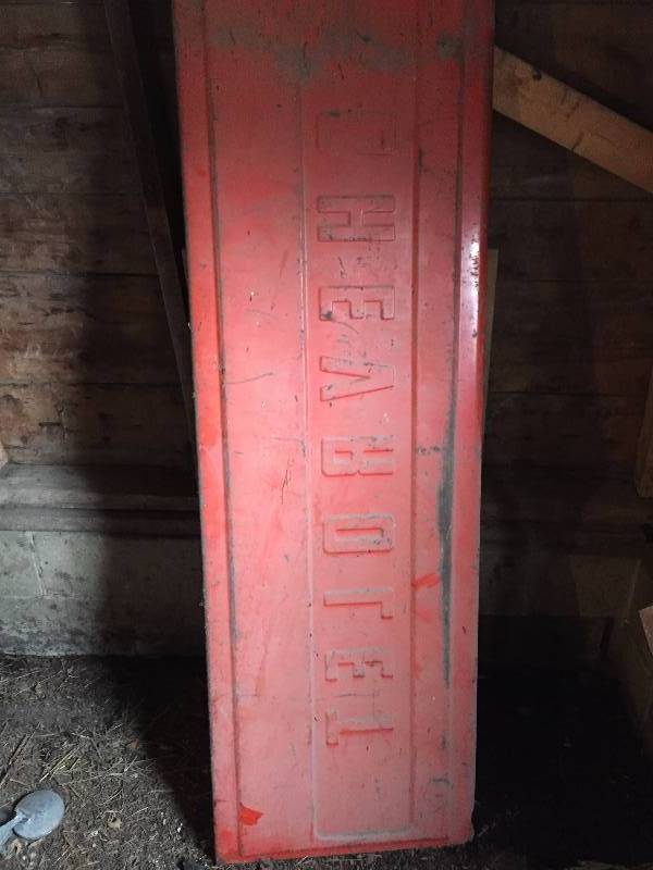 ANTIQUE CHEVROLET TAIL GATE VERY NICE CONDITION